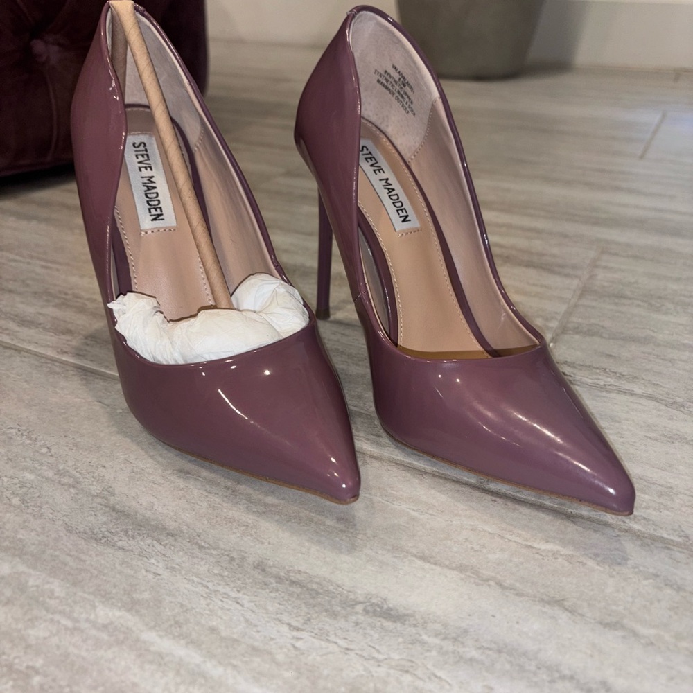 Steve Madden Mauve Patent Leather Pointed Toe Stiletto Heels